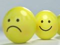 Lojë Smiley Emotion bashkim pjesësh figure  në internet