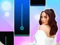 Lojë Kim Loaiza Piano tiles në internet