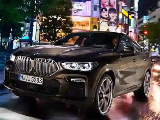 Lojë BMW X6 M50I në internet
