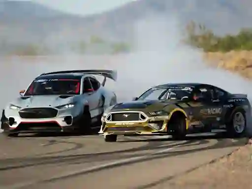Lojë Drifting Mustang Car Puzzle në internet