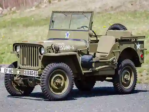 Lojë Military Cars Puzzle në internet