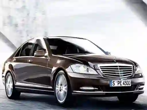 Lojë Luxury Sedan Suzzle në internet