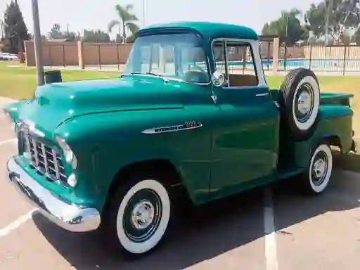 Lojë Classic Trucks Puzzle në internet