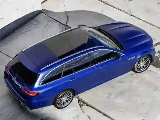 Lojë Mercedes Benz E63 Amg Estate Slide në internet