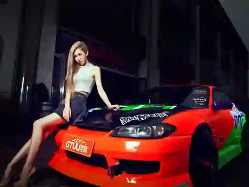 Lojë Girls and Cars në internet