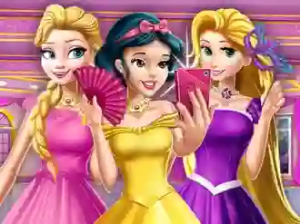 Lojë Princesses At Masquerade në internet