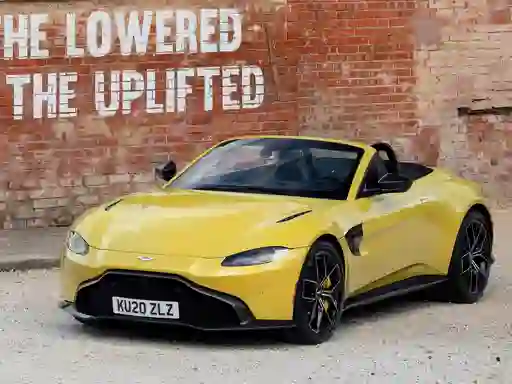 Lojë Aston Martin Vantage Roadster në internet