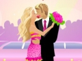 Lojë Barbie dhe Ken duke u puthur  në internet