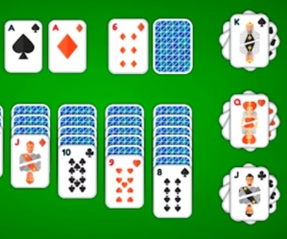Lojë Klondike Solitaire 4 kostume  në internet